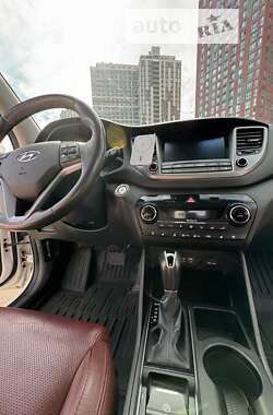Внедорожник / Кроссовер Hyundai Tucson 2016 в 