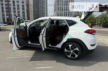 Внедорожник / Кроссовер Hyundai Tucson 2016 в 