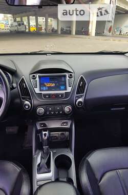 Внедорожник / Кроссовер Hyundai Tucson 2014 в 