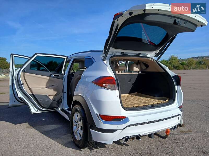 Позашляховик / Кросовер Hyundai Tucson 2016 в Ужгороді