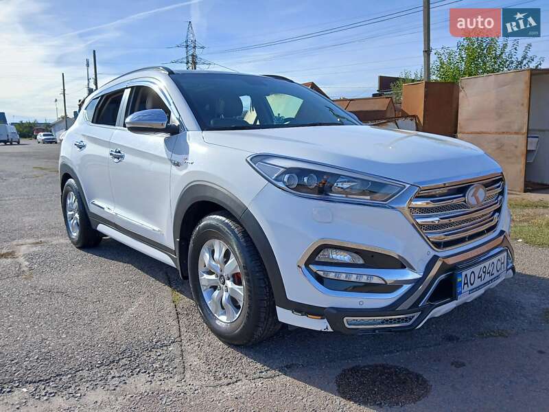 Позашляховик / Кросовер Hyundai Tucson 2016 в Ужгороді