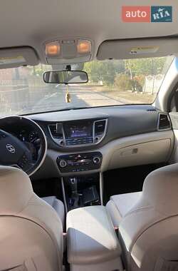 Позашляховик / Кросовер Hyundai Tucson 2016 в 