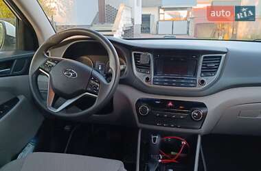 Позашляховик / Кросовер Hyundai Tucson 2015 в 
