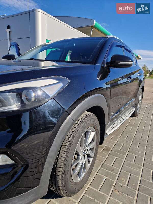 Внедорожник / Кроссовер Hyundai Tucson 2016 в 