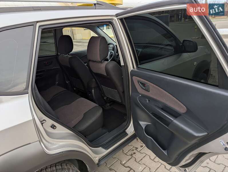 Позашляховик / Кросовер Hyundai Tucson 2006 в Дубні