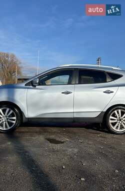 Внедорожник / Кроссовер Hyundai Tucson 2010 в 