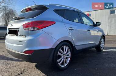 Внедорожник / Кроссовер Hyundai Tucson 2010 в 