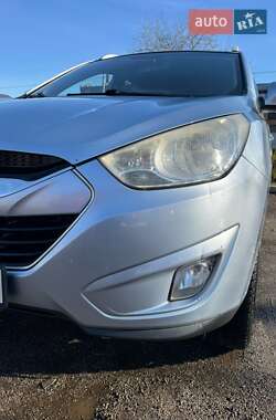 Внедорожник / Кроссовер Hyundai Tucson 2010 в 