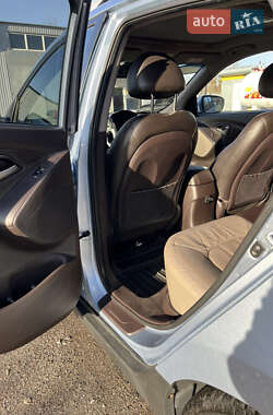 Внедорожник / Кроссовер Hyundai Tucson 2010 в 