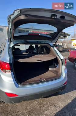 Внедорожник / Кроссовер Hyundai Tucson 2010 в 