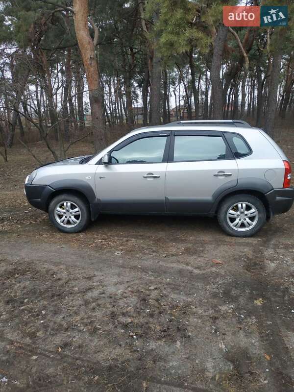 Внедорожник / Кроссовер Hyundai Tucson 2008 в Ромнах