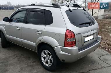 Внедорожник / Кроссовер Hyundai Tucson 2009 в 