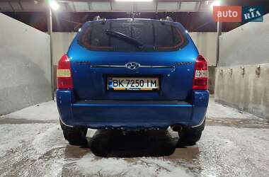 Внедорожник / Кроссовер Hyundai Tucson 2006 в 