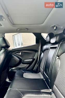 Внедорожник / Кроссовер Hyundai Tucson 2011 в 