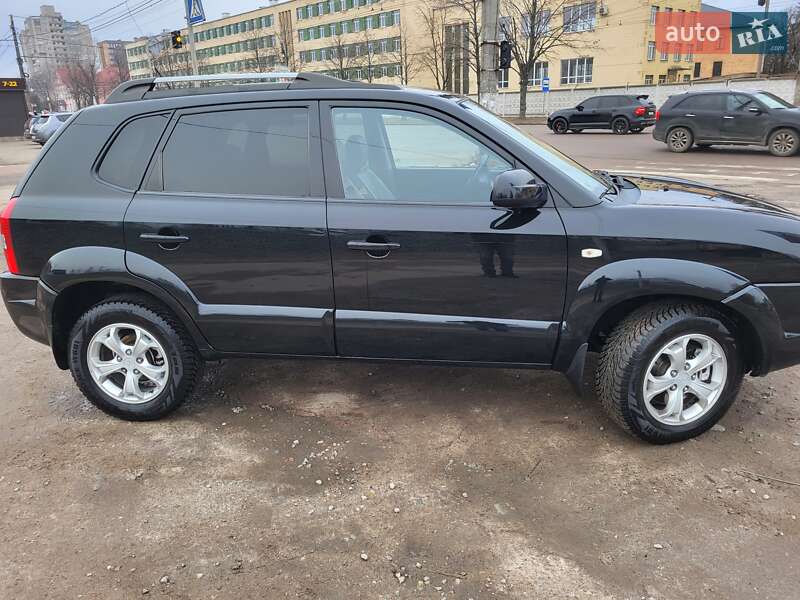 Позашляховик / Кросовер Hyundai Tucson 2009 в Житомирі