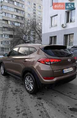 Позашляховик / Кросовер Hyundai Tucson 2015 в Харкові