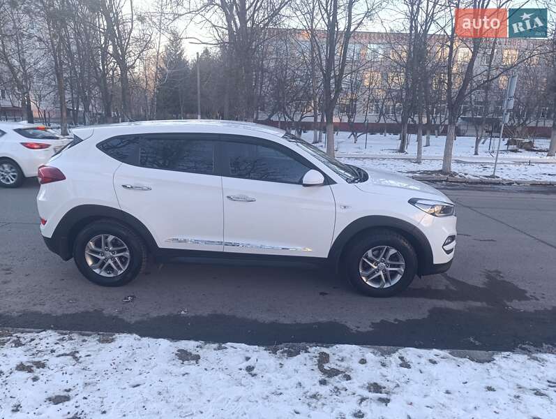 Позашляховик / Кросовер Hyundai Tucson 2016 в Києві