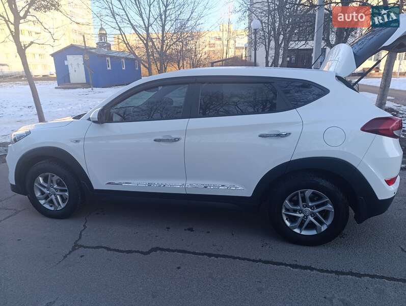 Позашляховик / Кросовер Hyundai Tucson 2016 в Києві