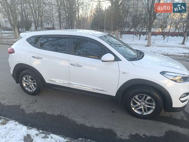 Позашляховик / Кросовер Hyundai Tucson 2016 в Києві