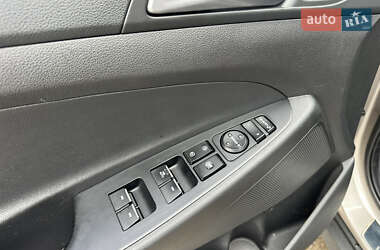 Внедорожник / Кроссовер Hyundai Tucson 2016 в 