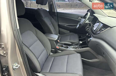 Внедорожник / Кроссовер Hyundai Tucson 2016 в 