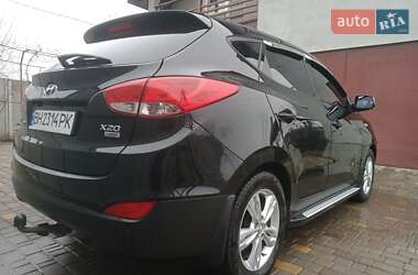 Внедорожник / Кроссовер Hyundai Tucson 2012 в 
