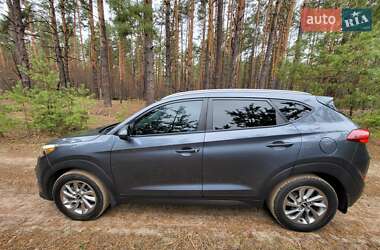 Внедорожник / Кроссовер Hyundai Tucson 2015 в 