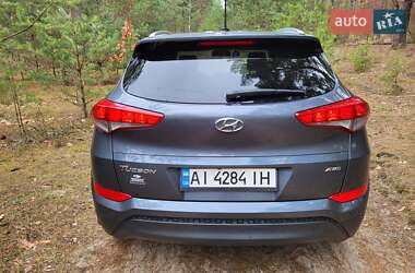 Внедорожник / Кроссовер Hyundai Tucson 2015 в 
