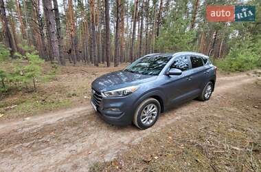 Внедорожник / Кроссовер Hyundai Tucson 2015 в 