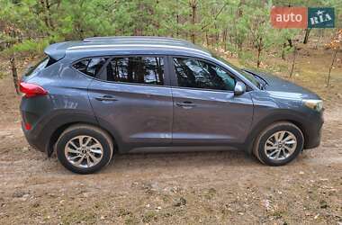 Внедорожник / Кроссовер Hyundai Tucson 2015 в 