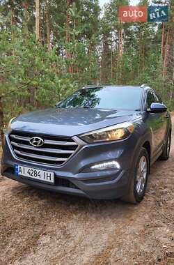 Внедорожник / Кроссовер Hyundai Tucson 2015 в 