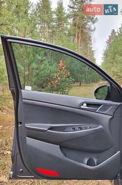 Внедорожник / Кроссовер Hyundai Tucson 2015 в 