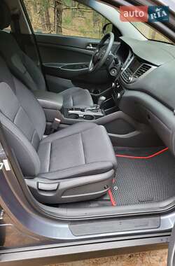 Внедорожник / Кроссовер Hyundai Tucson 2015 в 