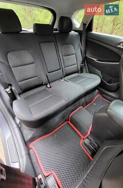 Внедорожник / Кроссовер Hyundai Tucson 2015 в 
