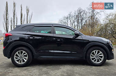 Внедорожник / Кроссовер Hyundai Tucson 2016 в 