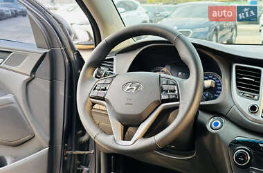 Позашляховик / Кросовер Hyundai Tucson 2016 в 