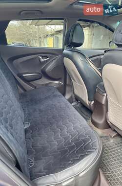 Внедорожник / Кроссовер Hyundai Tucson 2011 в 