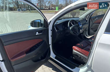 Внедорожник / Кроссовер Hyundai Tucson 2017 в 