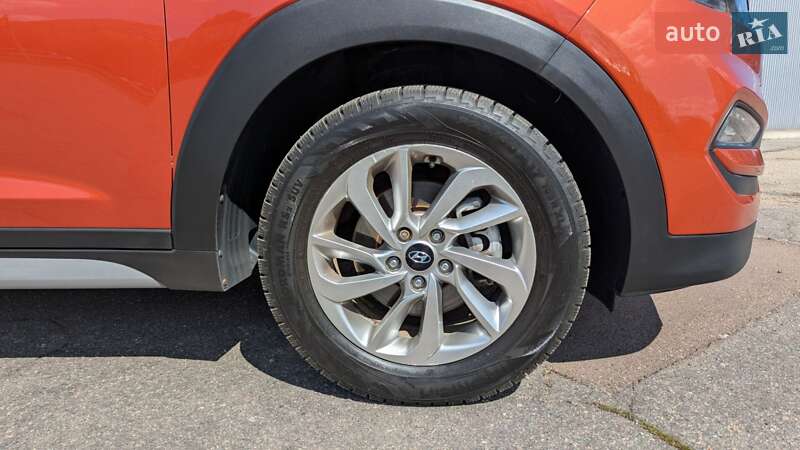 Позашляховик / Кросовер Hyundai Tucson 2016 в Харкові