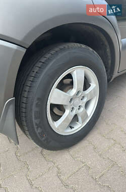 Внедорожник / Кроссовер Hyundai Tucson 2005 в 