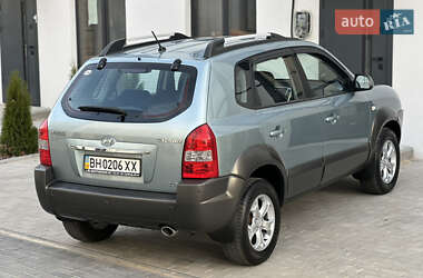 Внедорожник / Кроссовер Hyundai Tucson 2009 в 
