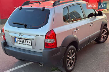 Внедорожник / Кроссовер Hyundai Tucson 2011 в 