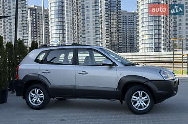 Внедорожник / Кроссовер Hyundai Tucson 2007 в 