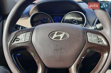 Внедорожник / Кроссовер Hyundai Tucson 2015 в 