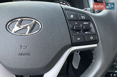 Позашляховик / Кросовер Hyundai Tucson 2016 в 