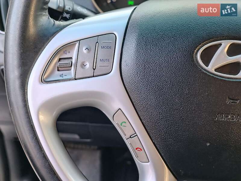 Внедорожник / Кроссовер Hyundai Tucson 2010 в Харькове
