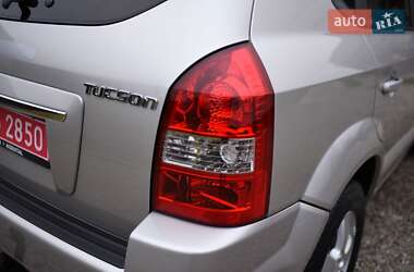 Внедорожник / Кроссовер Hyundai Tucson 2009 в 