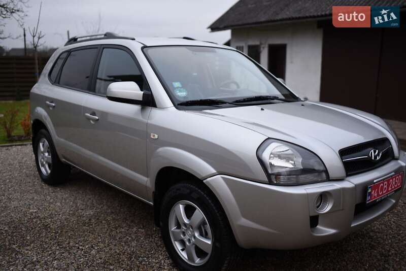 Внедорожник / Кроссовер Hyundai Tucson 2009 в 