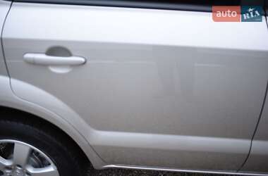 Внедорожник / Кроссовер Hyundai Tucson 2009 в 