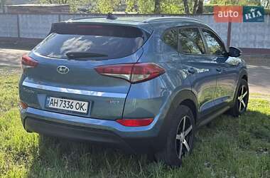 Внедорожник / Кроссовер Hyundai Tucson 2015 в 